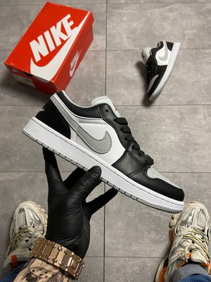 Мужские кроссовки Nike Air Jordan 1 Retro Low чёрные с серо-белым низкие (41-45) 2921 фото