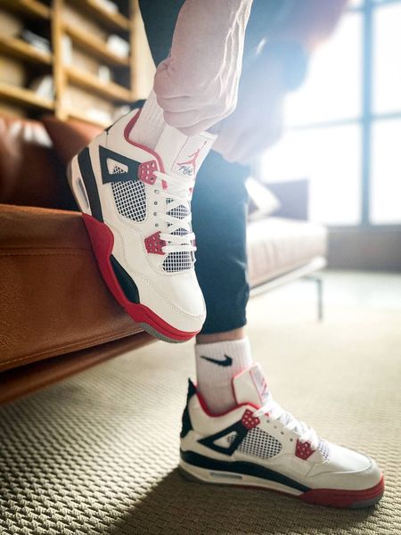Кроссовки Nike Air Jordan 4 Retro Fire Red (41-46) 2912 фото