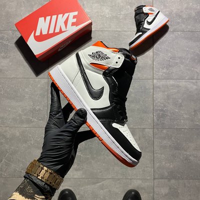 Мужские кроссовки Nike Air Jordan 1 Retro белые с чёрно-оранжевым (41-45) 3121 фото