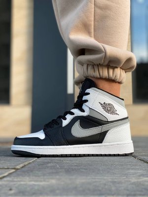 Кроссовки Nike Air Jordan 1 Retro White Black Grey белые с чёрно-серым (41-46) 3079 фото